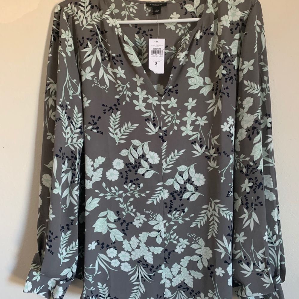 Ann Taylor Chiffon work blouse